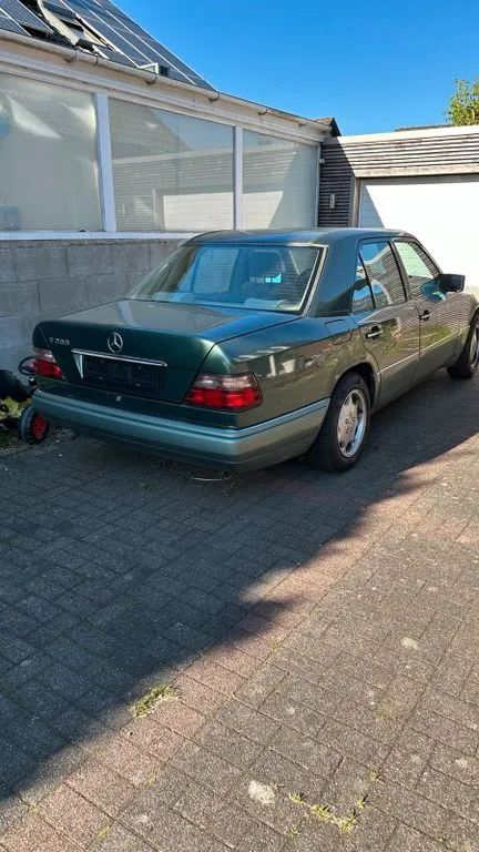 Mercedes-Benz E 200