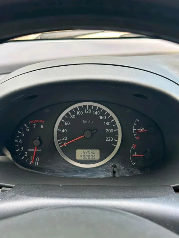Nissan Almera Tino