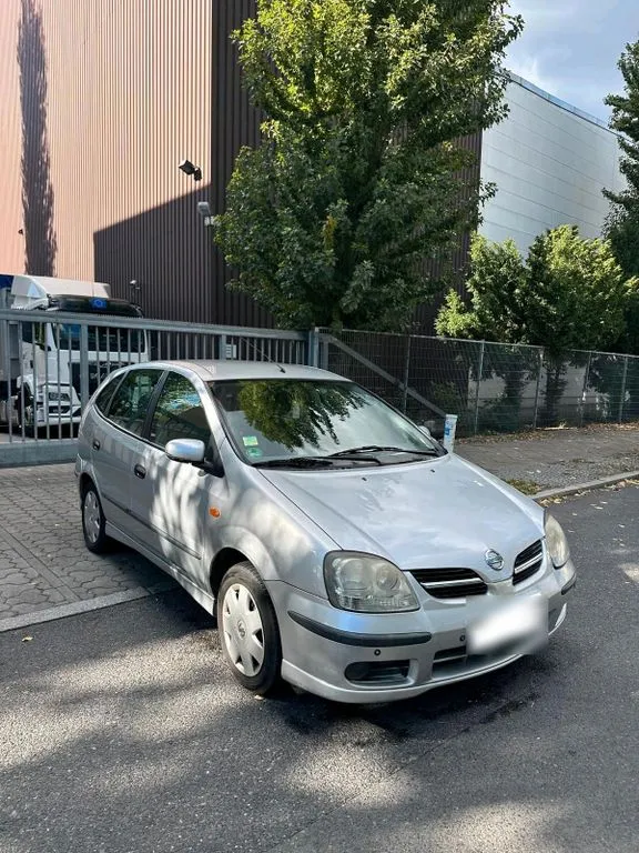 Nissan Almera Tino