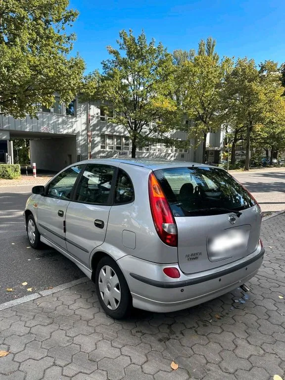 Nissan Almera Tino