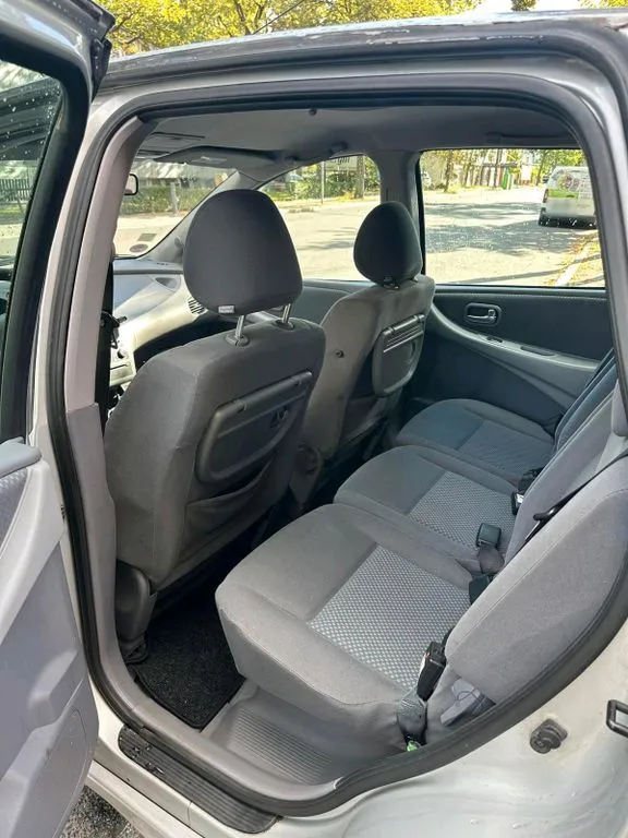 Nissan Almera Tino