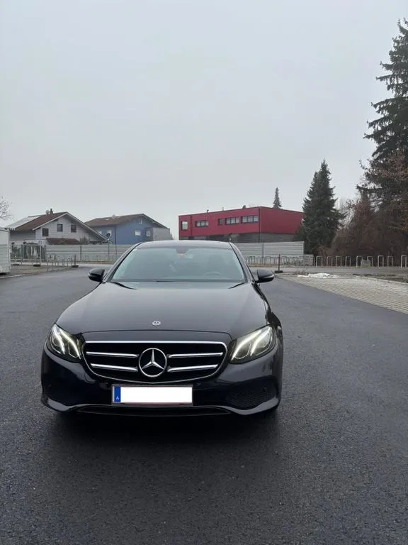 Mercedes-Benz E 220