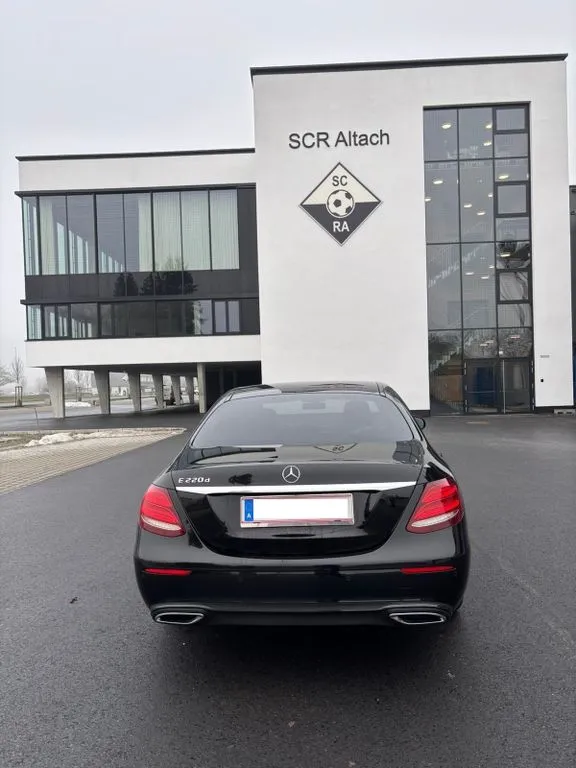 Mercedes-Benz E 220