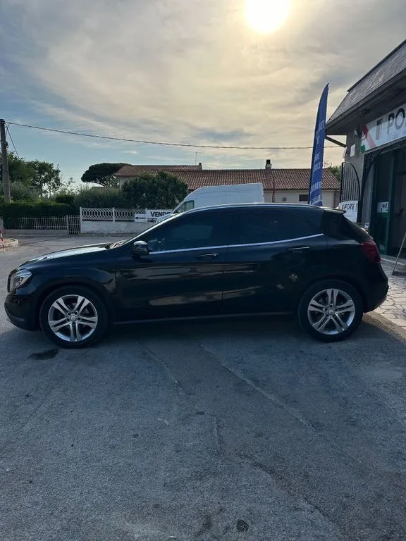 Mercedes-Benz GLA 200