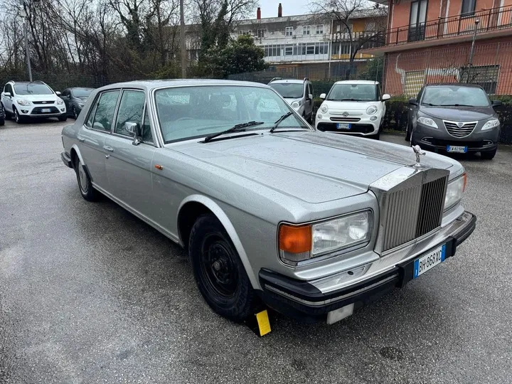 Rolls-Royce Silver Spirit
