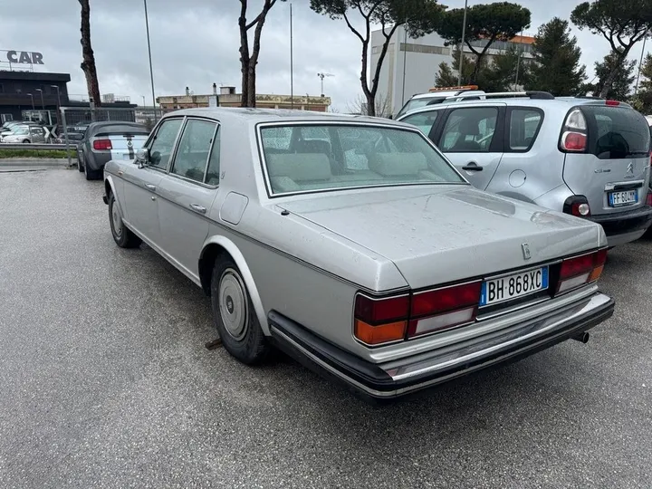 Rolls-Royce Silver Spirit