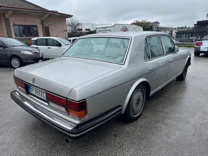 Rolls-Royce Silver Spirit