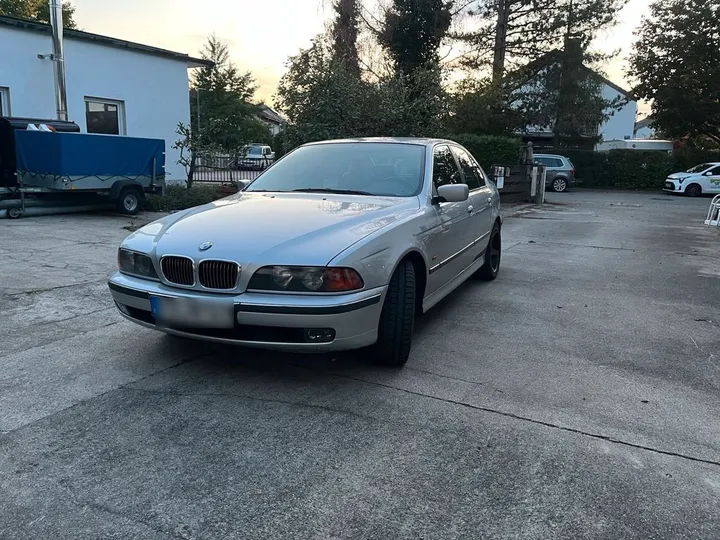 BMW 523