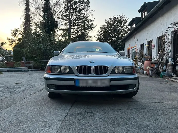 BMW 523