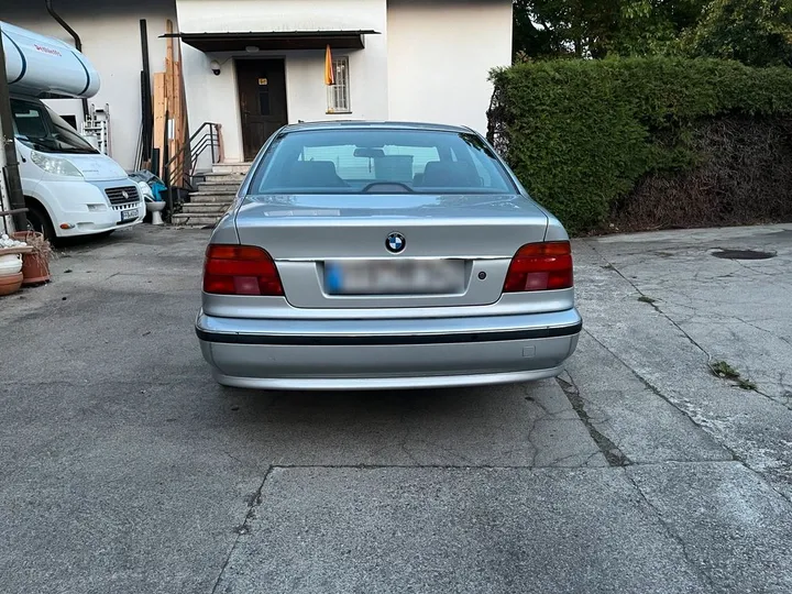 BMW 523