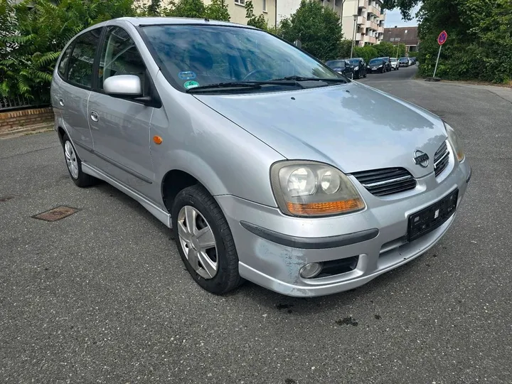 Nissan Almera Tino