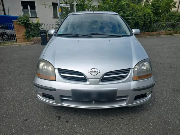 Nissan Almera Tino