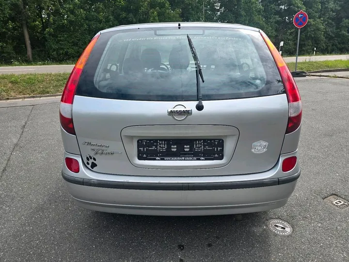 Nissan Almera Tino