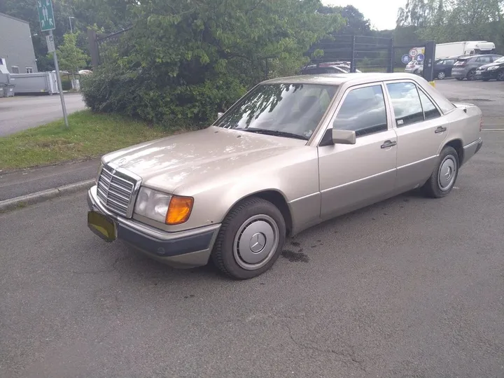 Mercedes-Benz 200