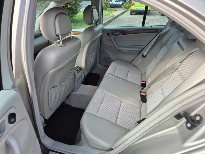 Mercedes-Benz C 220