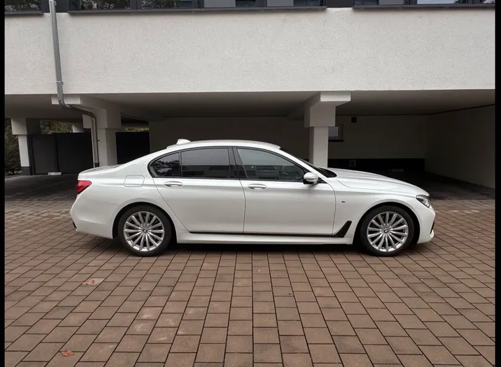 BMW 740