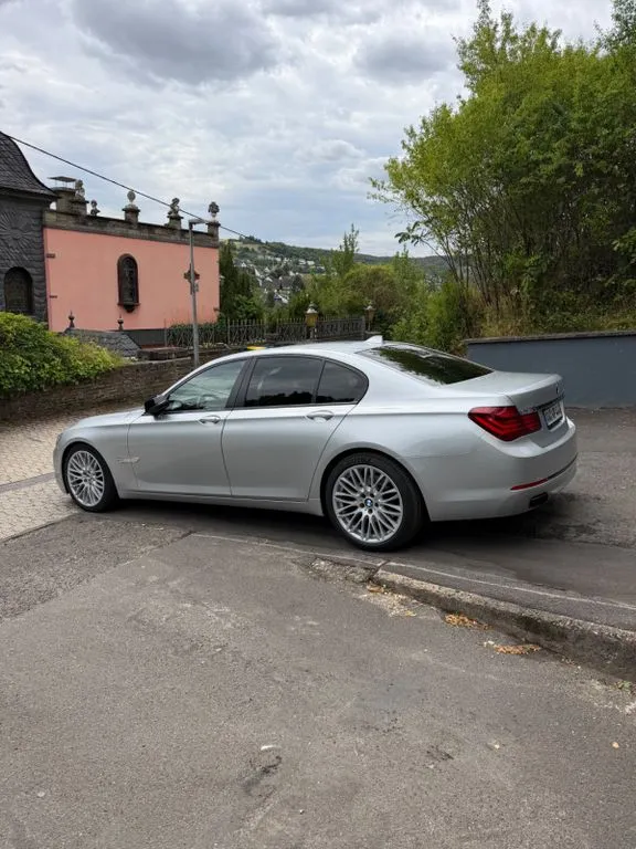 BMW 740