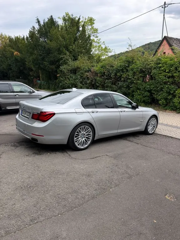 BMW 740