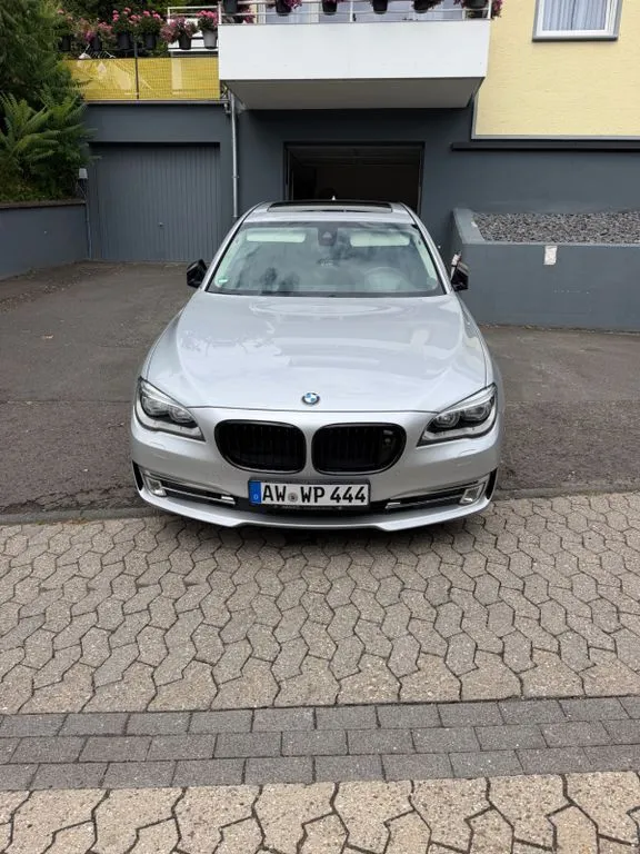 BMW 740