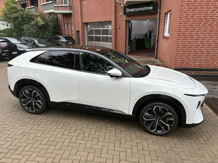 Mazda CX-6e