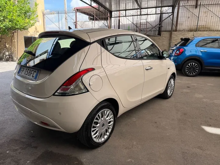 Lancia Ypsilon