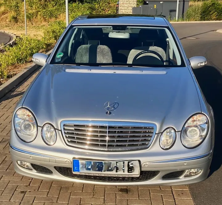 Mercedes-Benz E 200