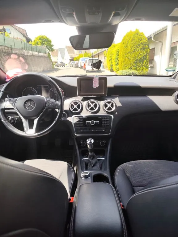 Mercedes-Benz A 180