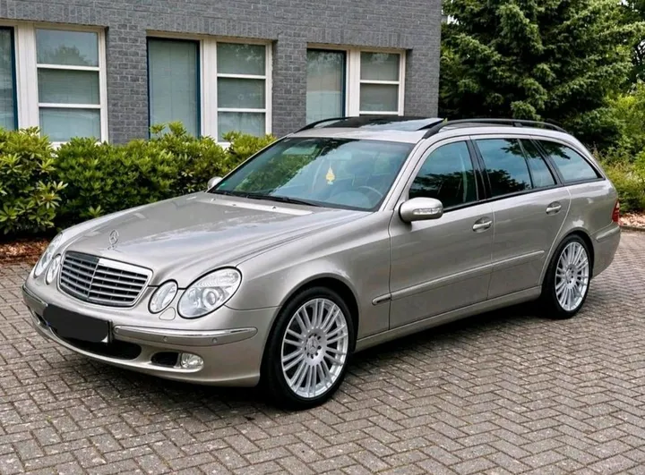 Mercedes-Benz E 240