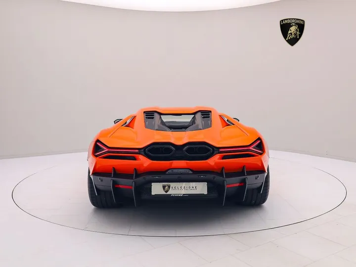 Lamborghini Revuelto
