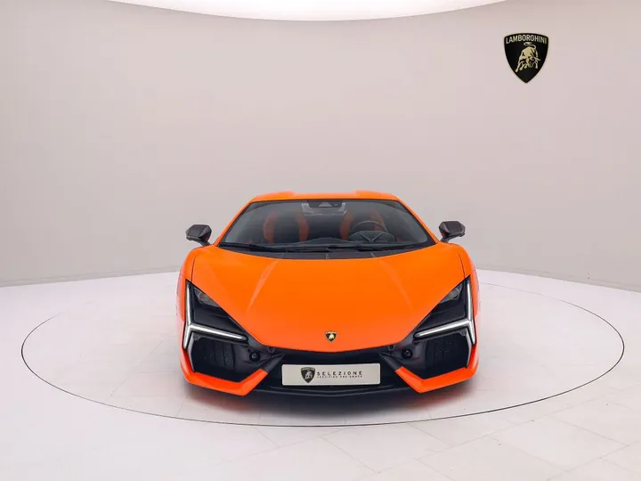 Lamborghini Revuelto
