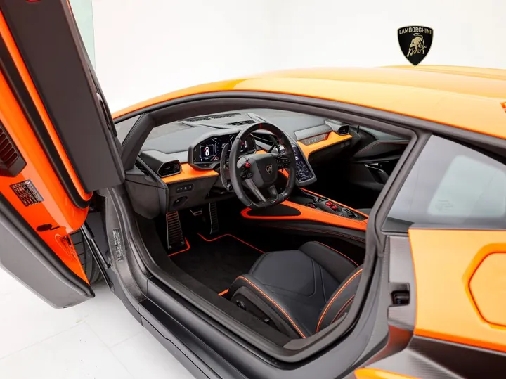 Lamborghini Revuelto
