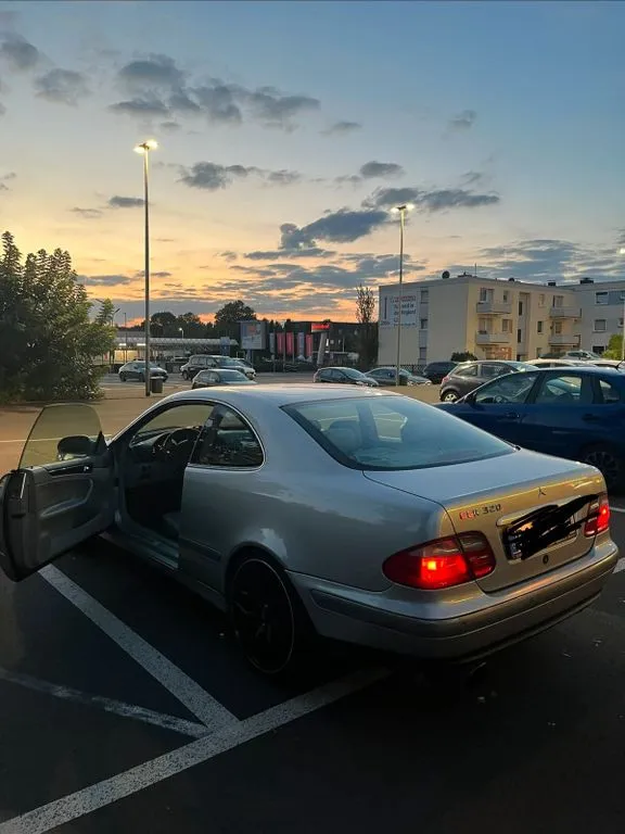 Mercedes-Benz CLK 320