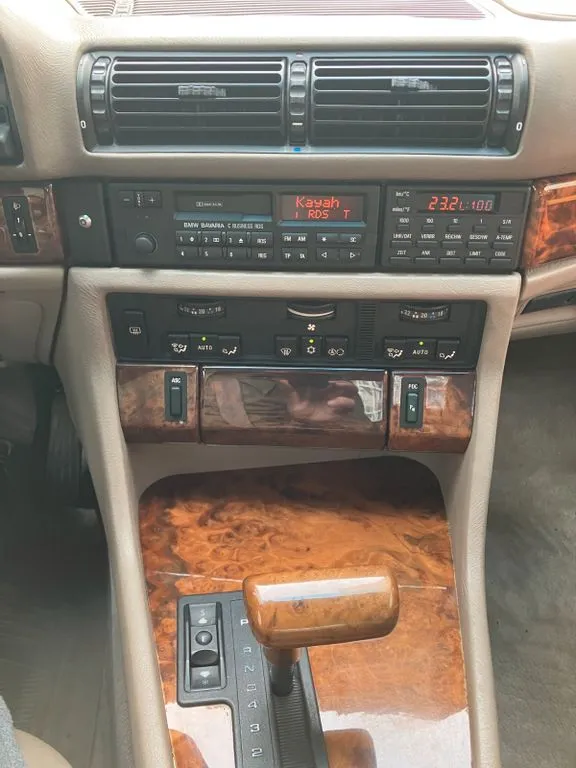 BMW 740