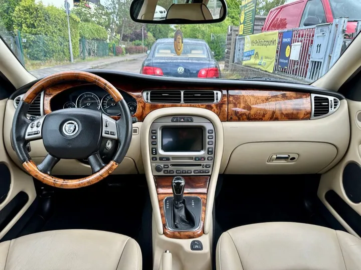 Jaguar X-Type