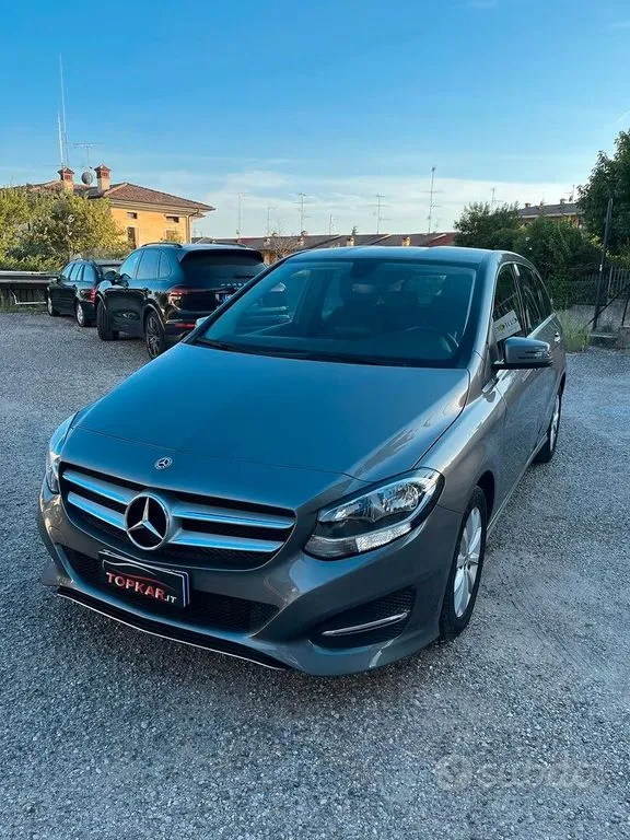Mercedes-Benz B 180