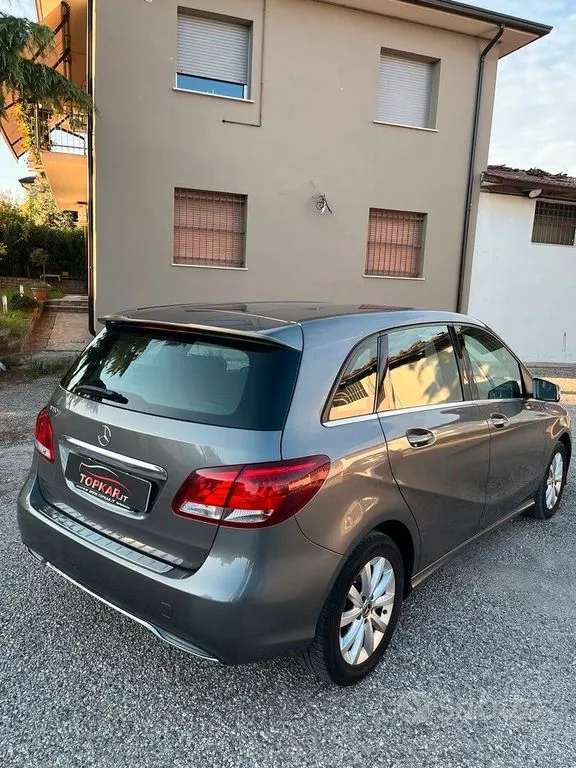 Mercedes-Benz B 180