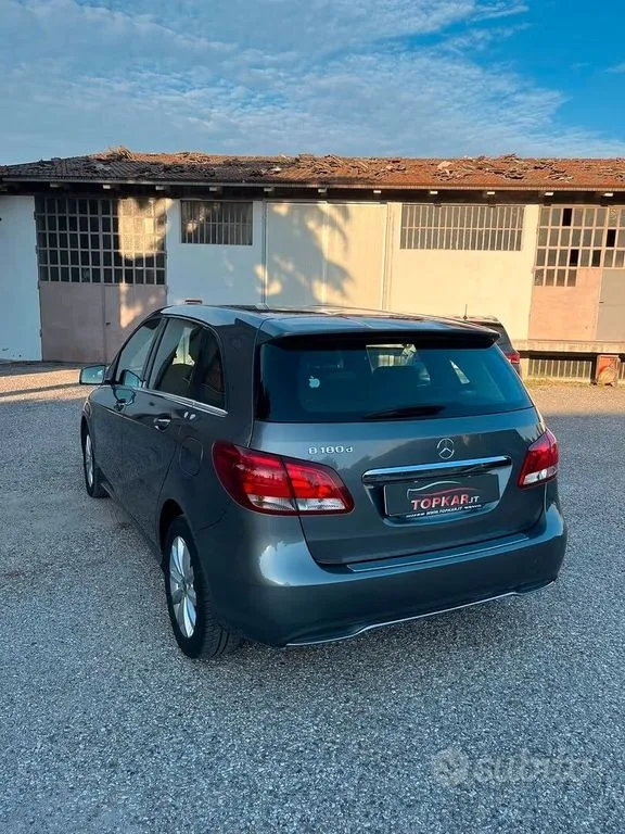 Mercedes-Benz B 180