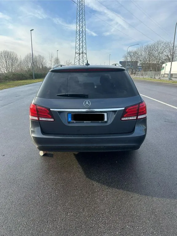 Mercedes-Benz E 220