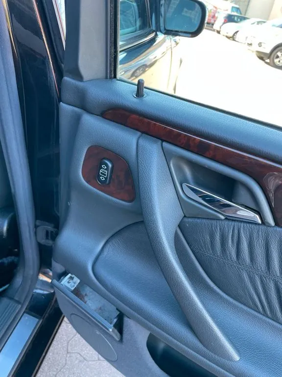 Mercedes-Benz E 320