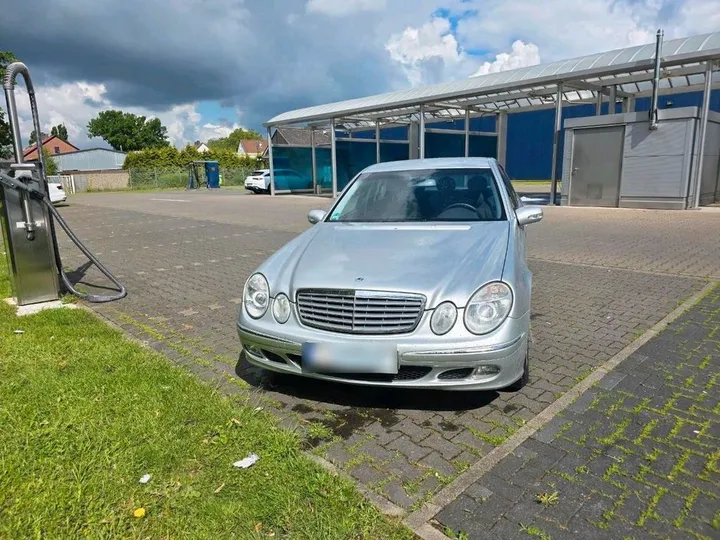 Mercedes-Benz E 220