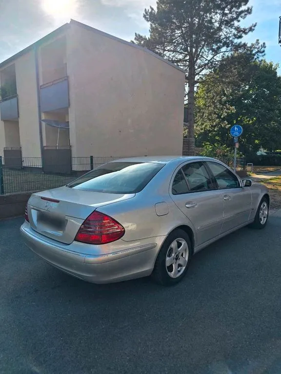 Mercedes-Benz E 220