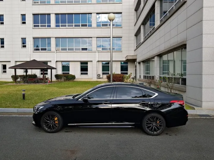 Hyundai Genesis