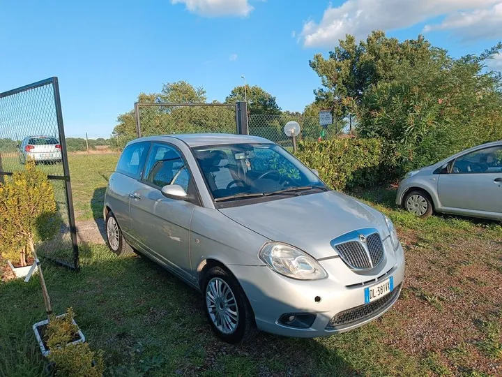 Lancia Ypsilon