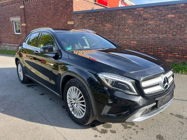 Mercedes-Benz GLA 200
