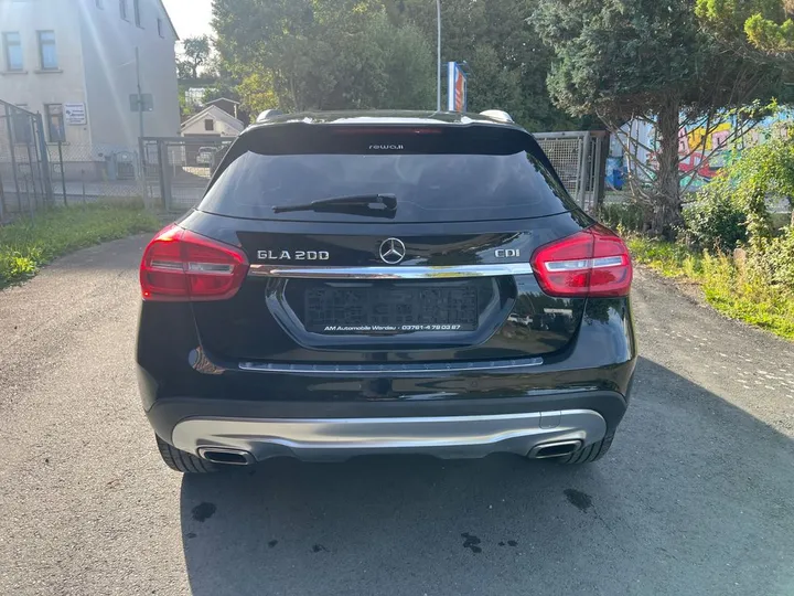 Mercedes-Benz GLA 200