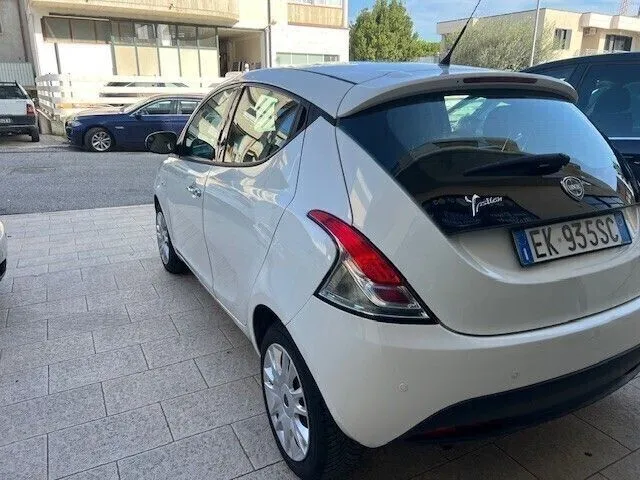 Lancia Ypsilon