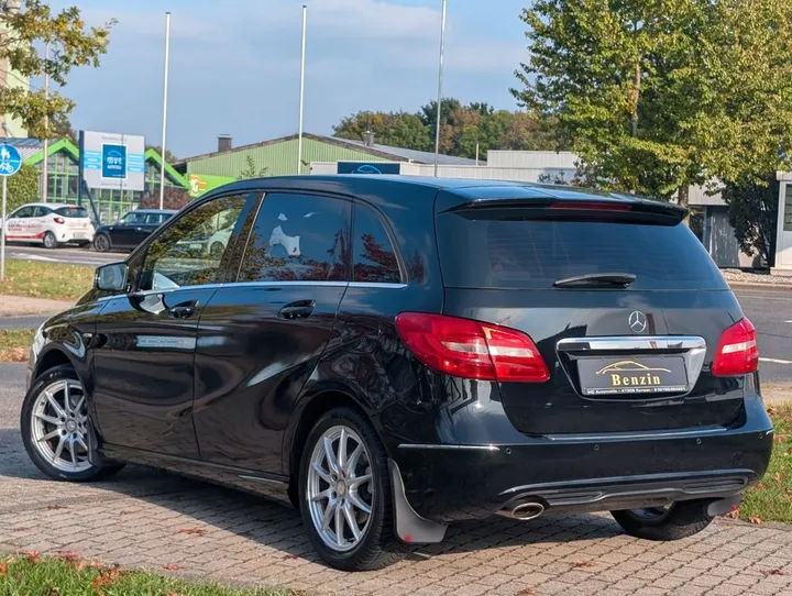 Mercedes-Benz B 200