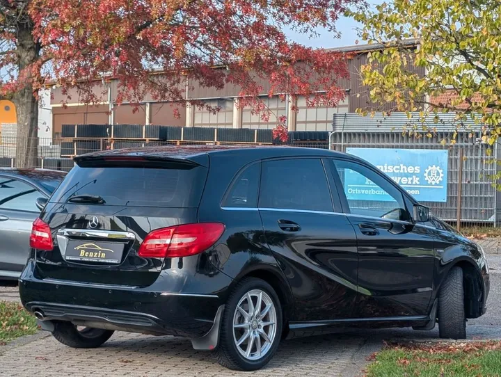 Mercedes-Benz B 200