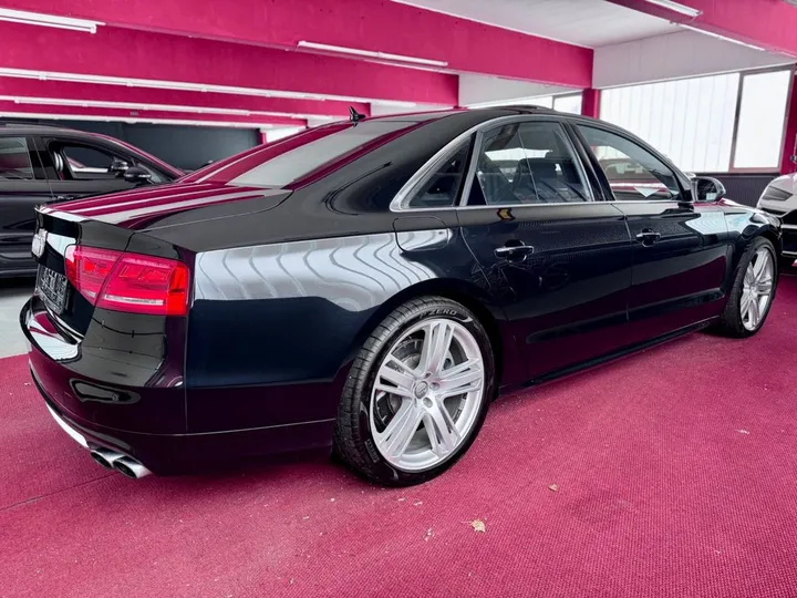Audi S8