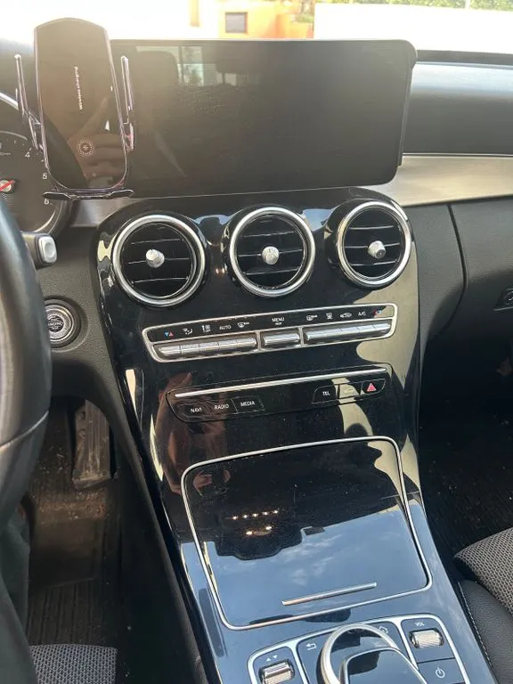 Mercedes-Benz 220